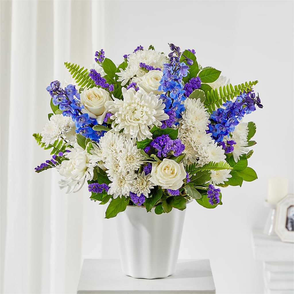 Hold Dear Tabletop Basket – Sayla Flowers, Los Angeles CA