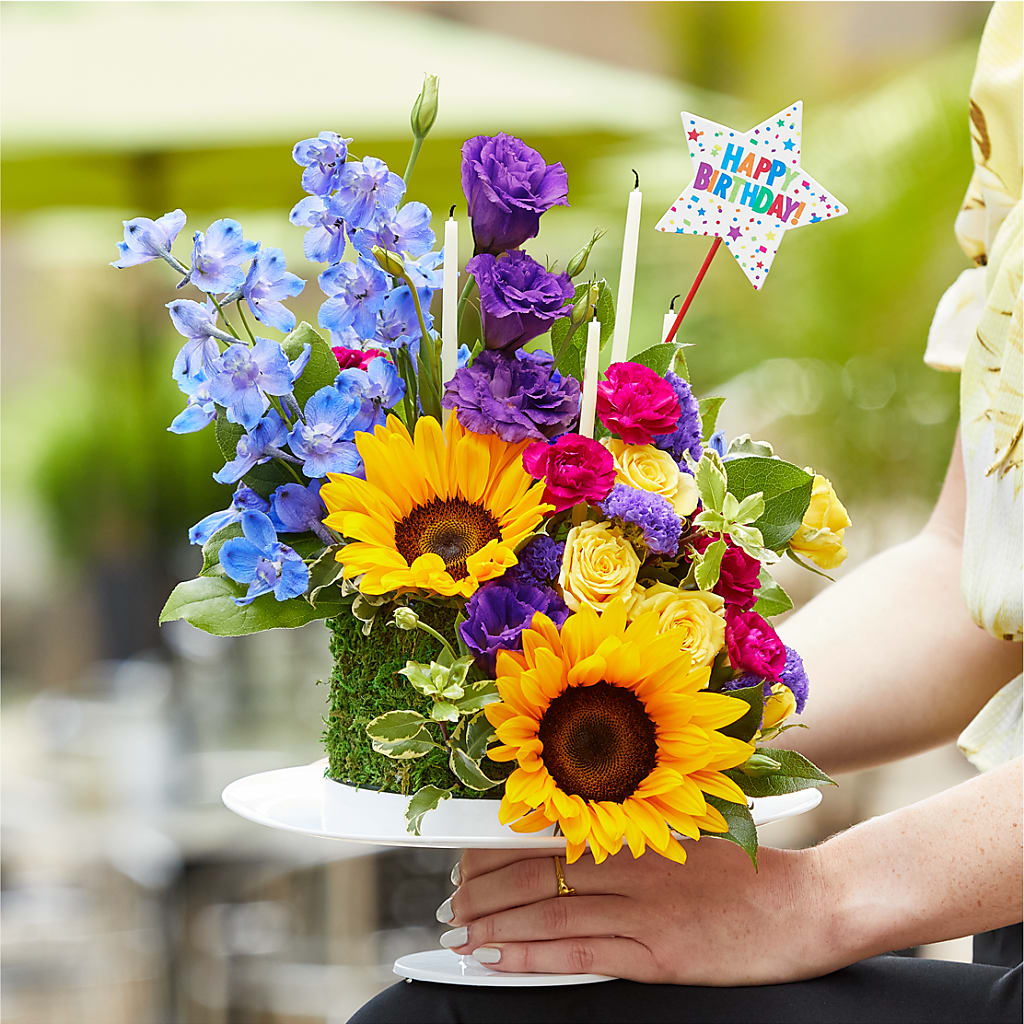 Star of the Day Floral Cake – Sayla Flowers, Los Angeles CA