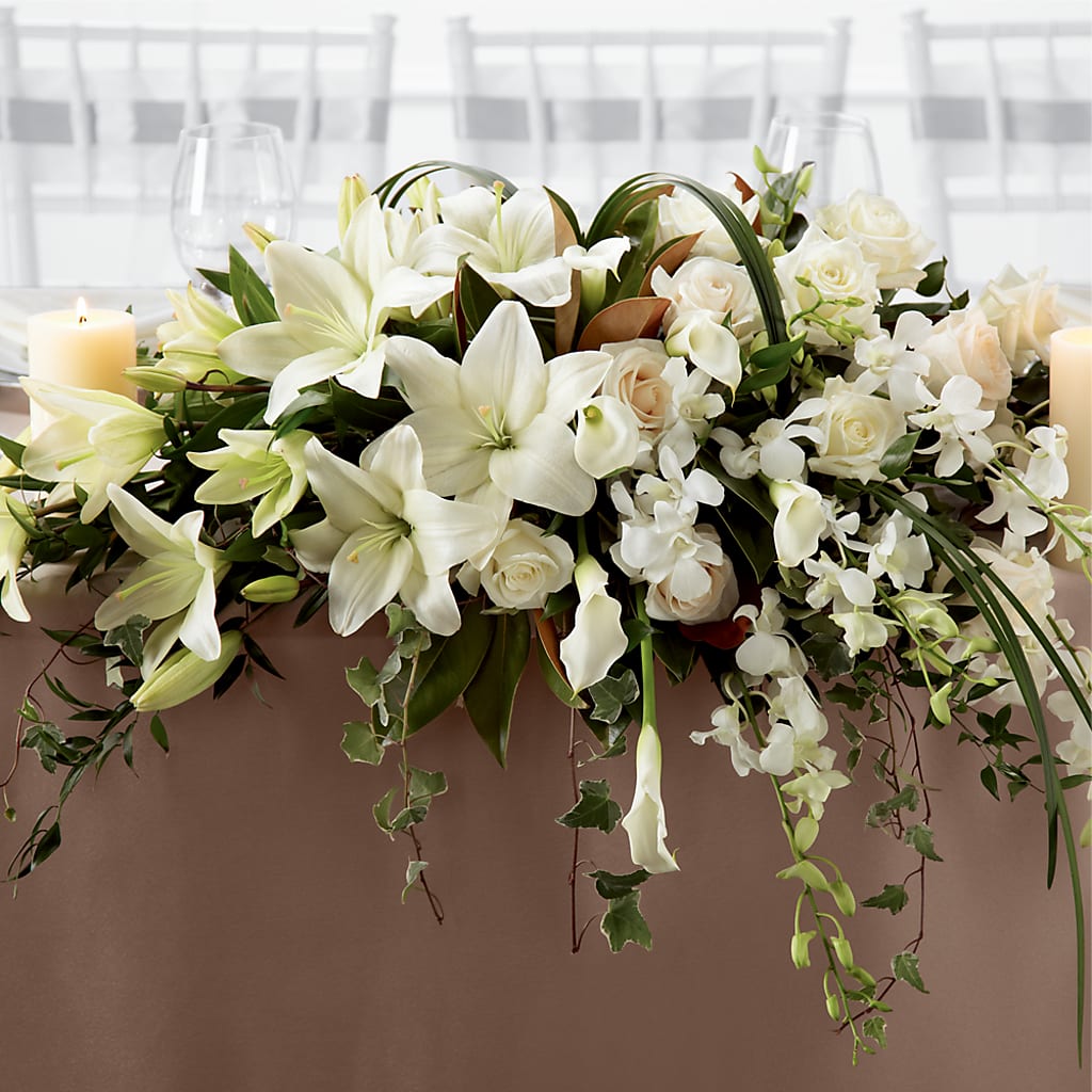 White Linen Arrangement – Sayla Flowers, Los Angeles CA