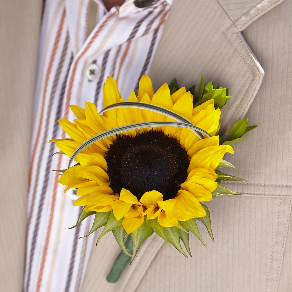 Free Spirit Boutonniere – Sayla Flowers, Los Angeles CA