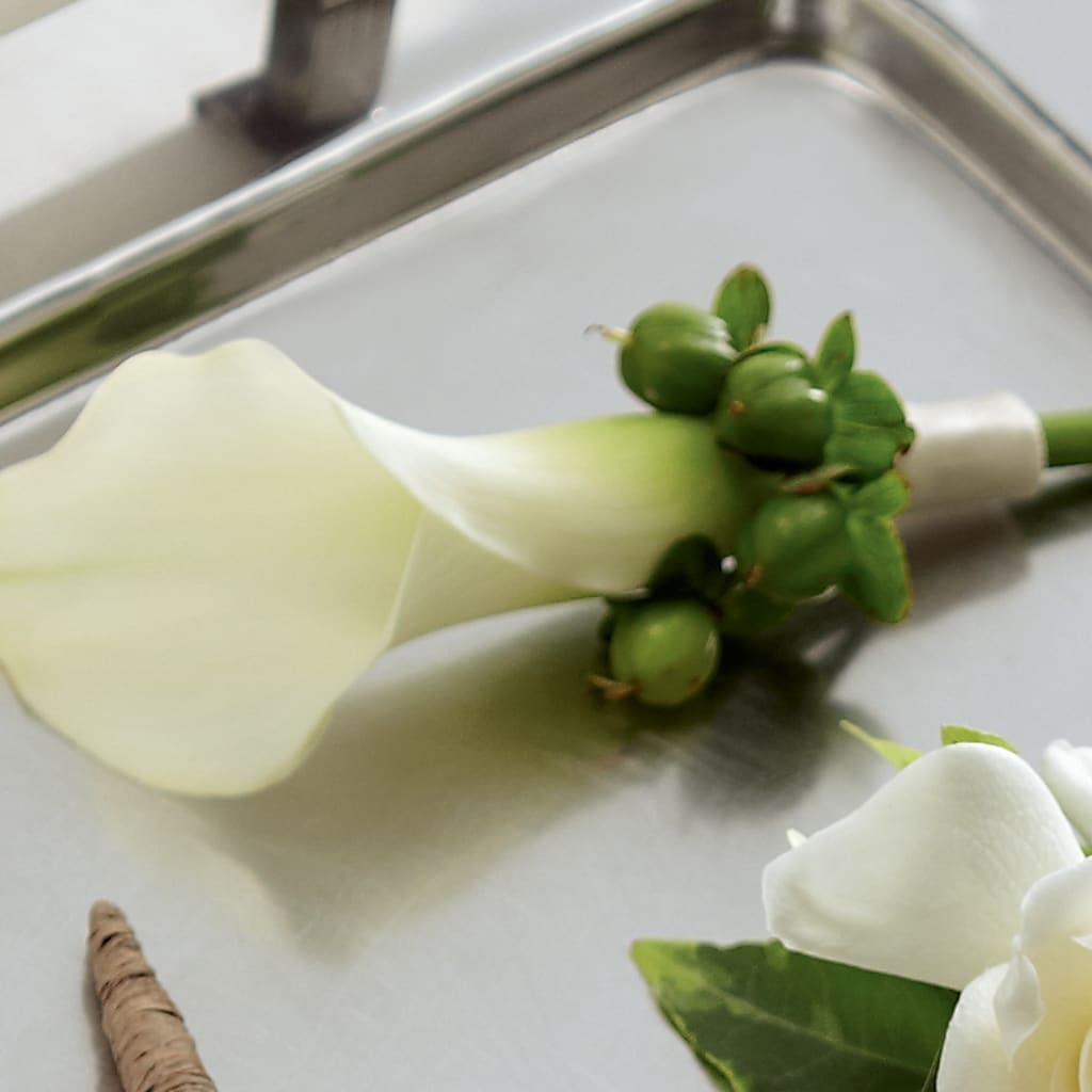 White Calla Boutonniere – Sayla Flowers, Los Angeles CA