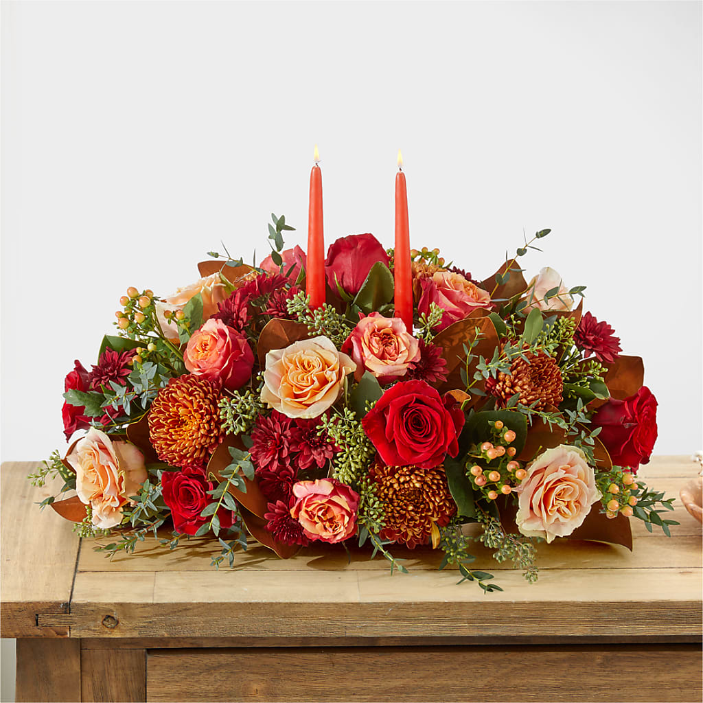 Gather Near Centerpiece –  Sayla Flowers, Los Angeles CA