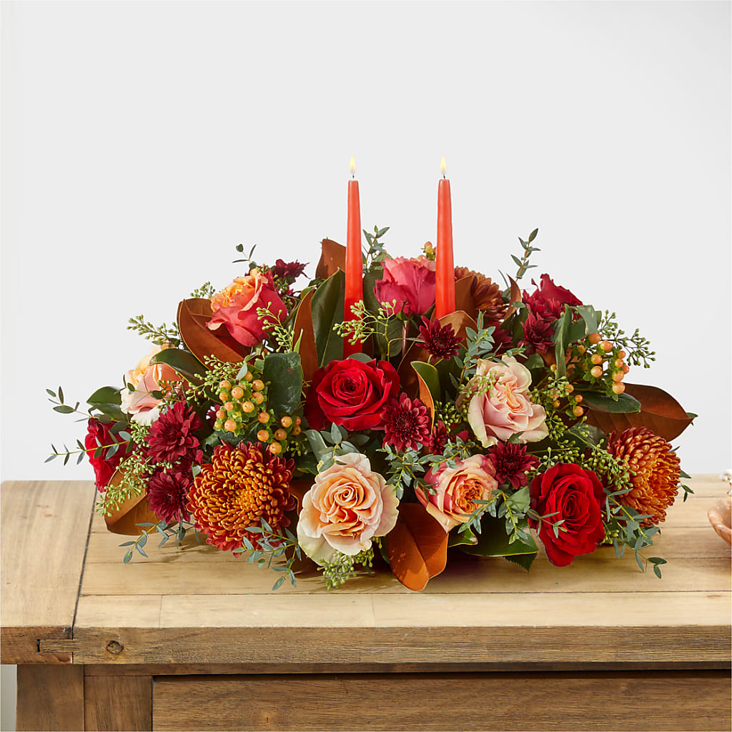 Gather Near Centerpiece –  Sayla Flowers, Los Angeles CA