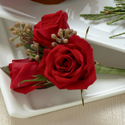 Red Spray Rose Boutonniere –  Sayla Flowers, Los Angeles CA